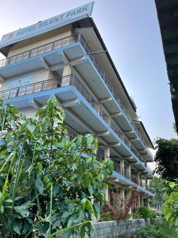 Silent Park Otel Sauraha Dış mekan fotoğraf