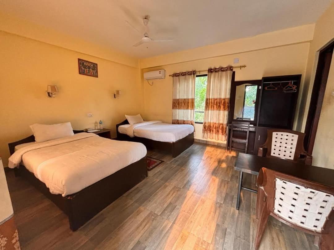 Silent Park Otel Sauraha Dış mekan fotoğraf
