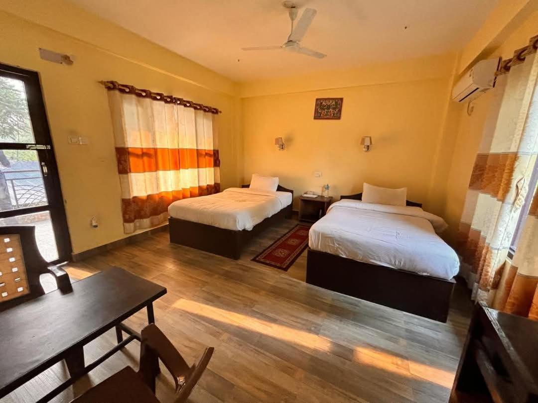 Silent Park Otel Sauraha Dış mekan fotoğraf